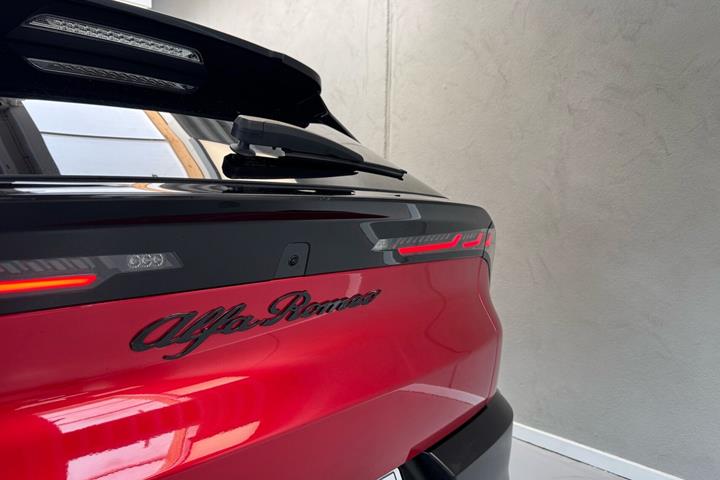 Rød Alfa Romeo Junior fra 2025