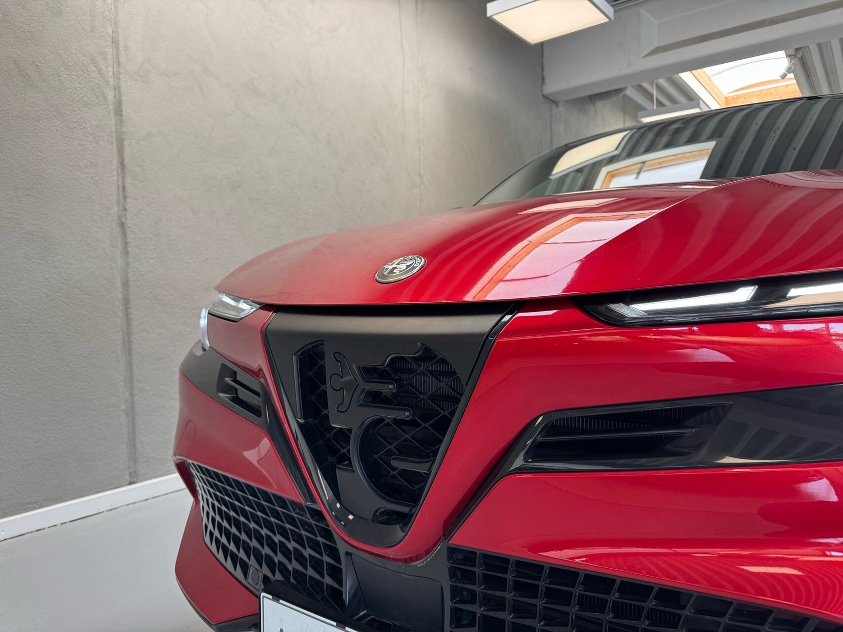 Rød Alfa Romeo Junior fra 2025