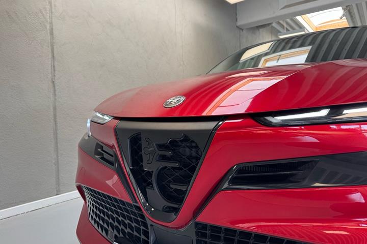 Rød Alfa Romeo Junior fra 2025