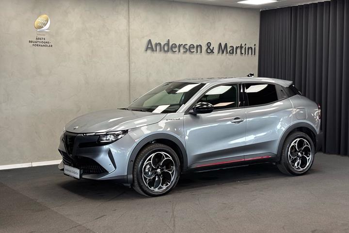 Grå Alfa Romeo Junior fra 2025
