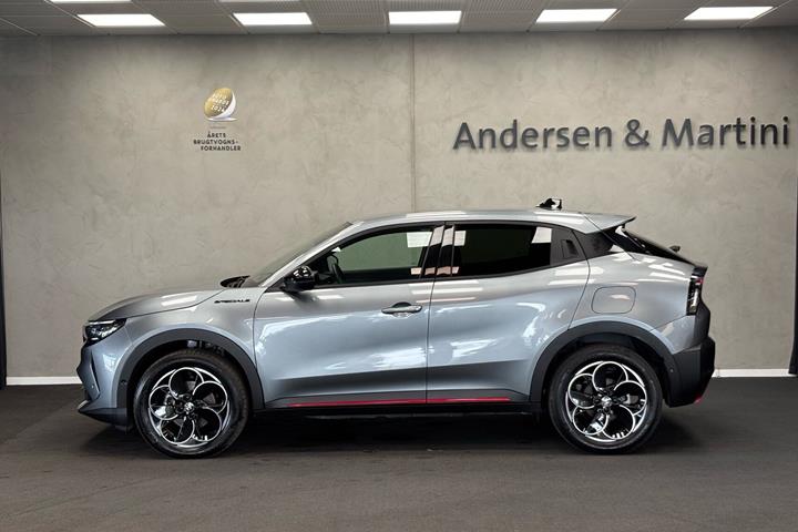 Grå Alfa Romeo Junior fra 2025