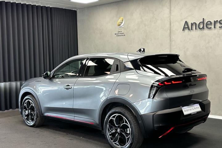 Grå Alfa Romeo Junior fra 2025
