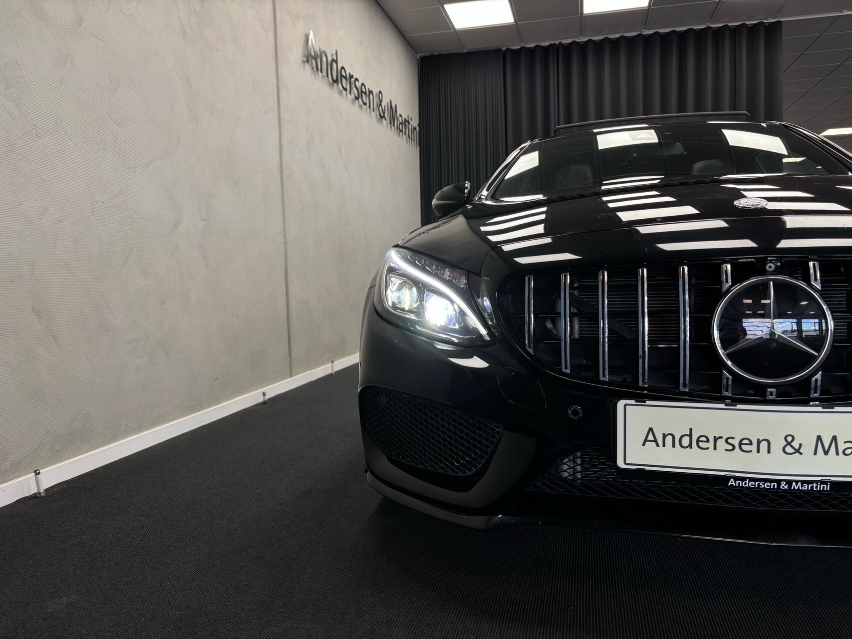 Sort Mercedes C43 AMG fra 2018