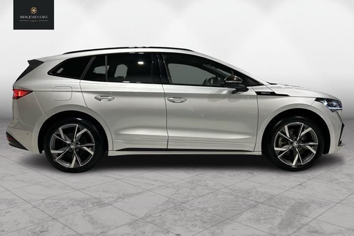 Sølv Skoda Enyaq fra 2024