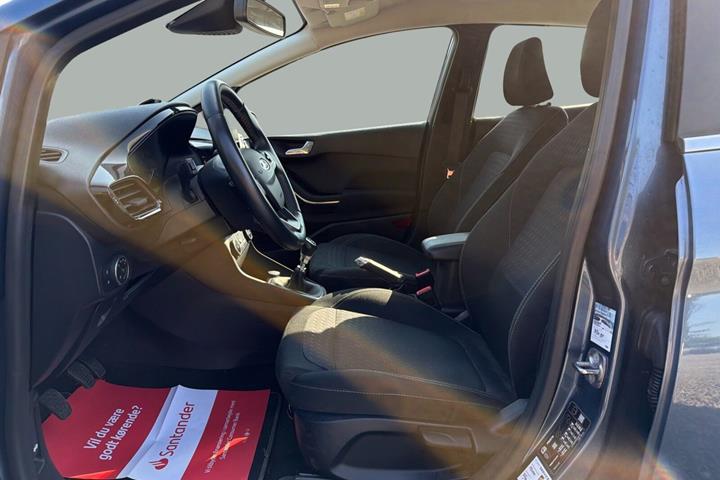 Blå Ford Fiesta fra 2019