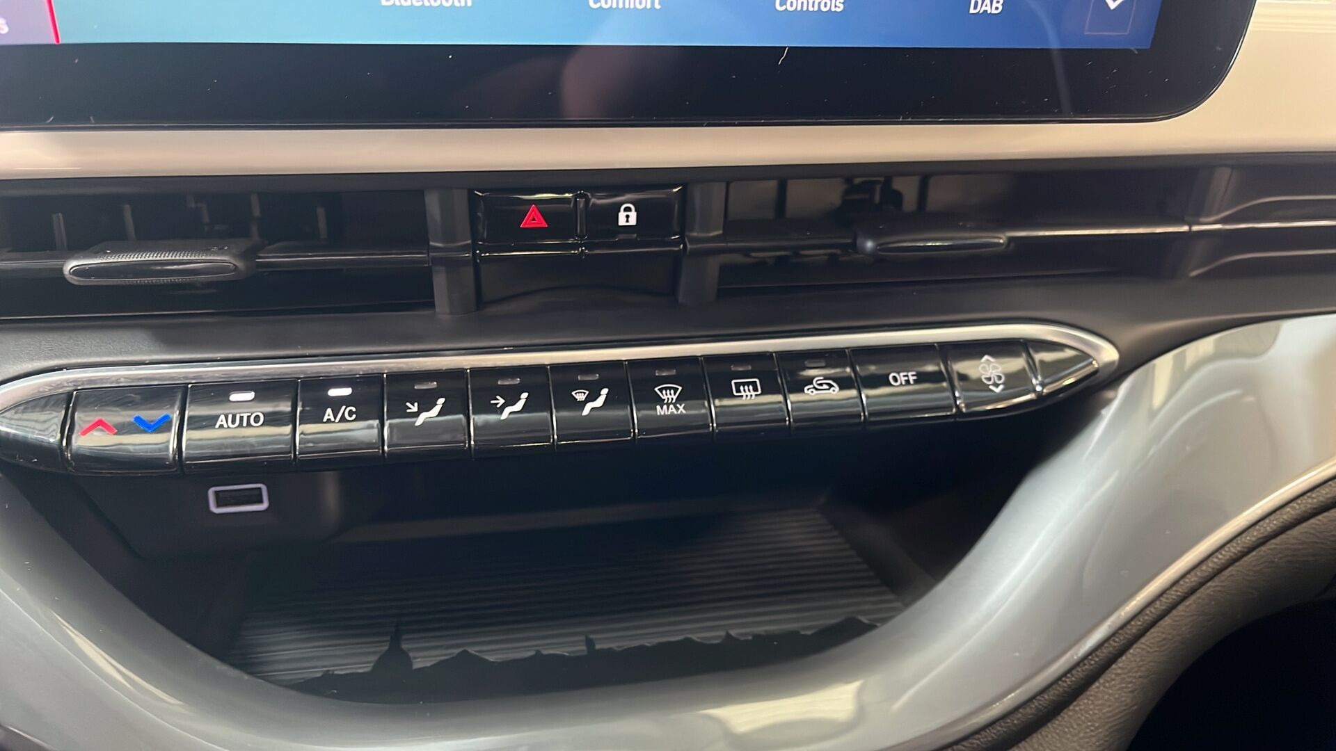 Hvid Fiat 500e fra 2023