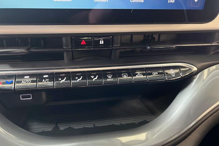 Hvid Fiat 500e fra 2023