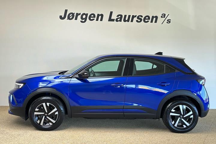 Blå Opel Mokka-e fra 2025