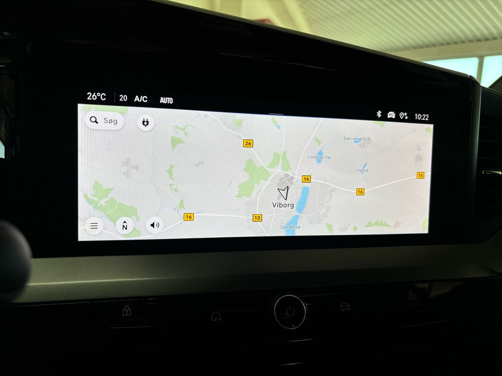 Blå Opel Mokka-e fra 2025