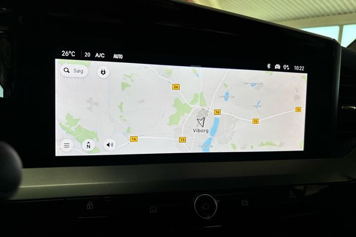 Blå Opel Mokka-e fra 2025