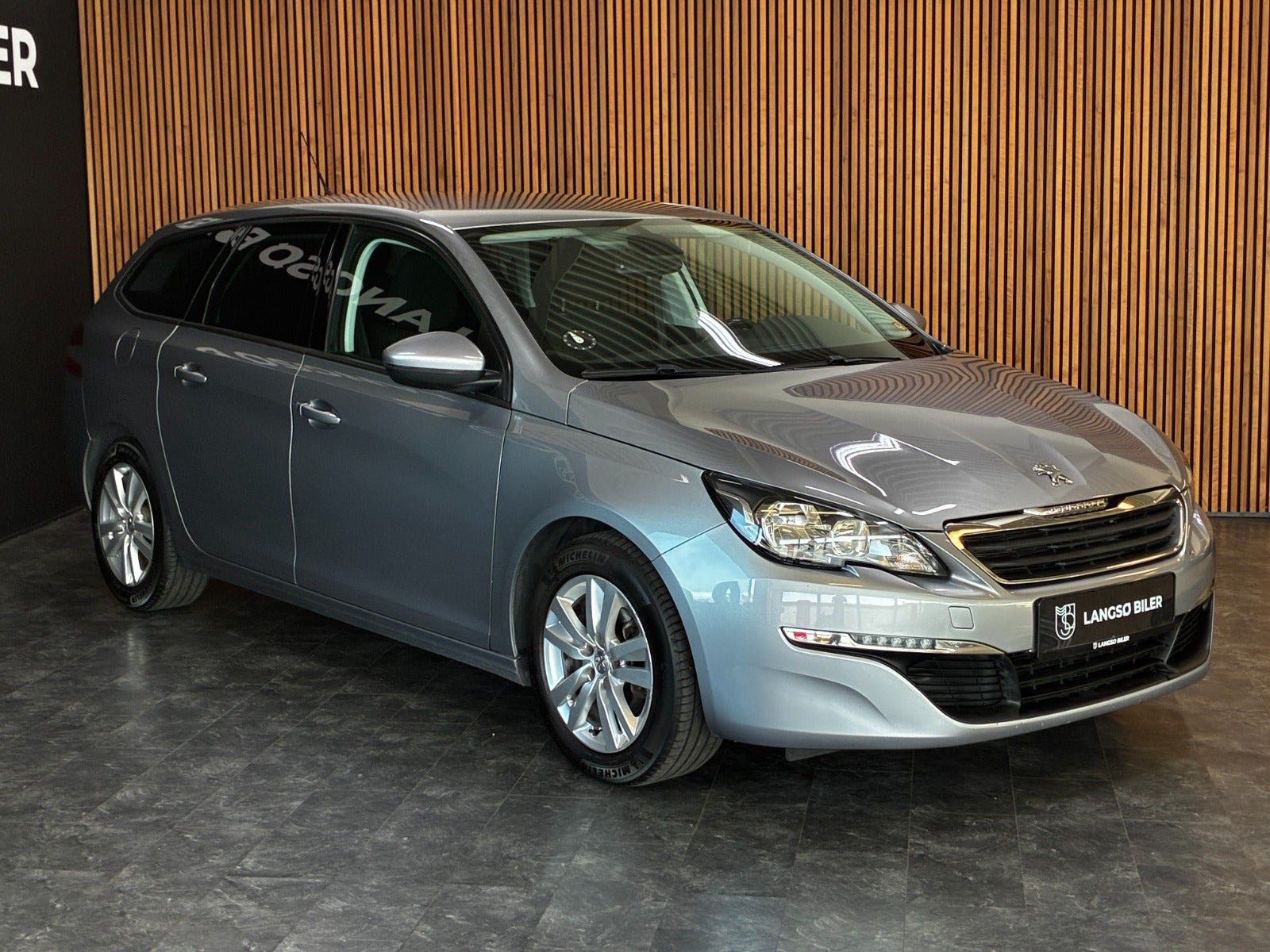 Sølv Peugeot 308 fra 2017