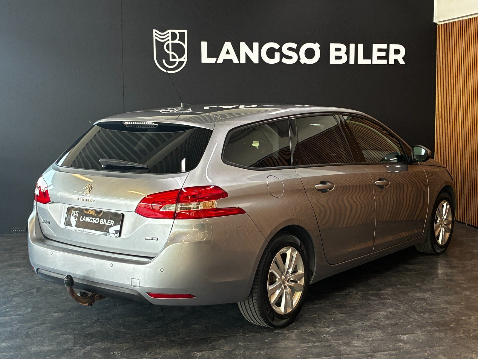 Sølv Peugeot 308 fra 2017