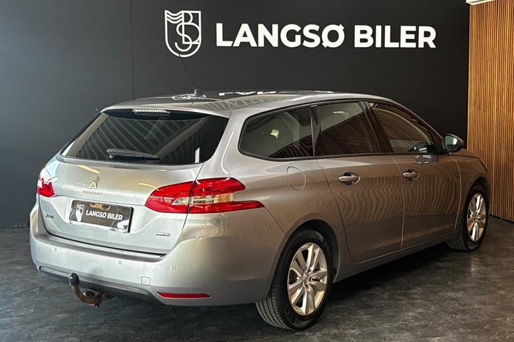 Sølv Peugeot 308 fra 2017