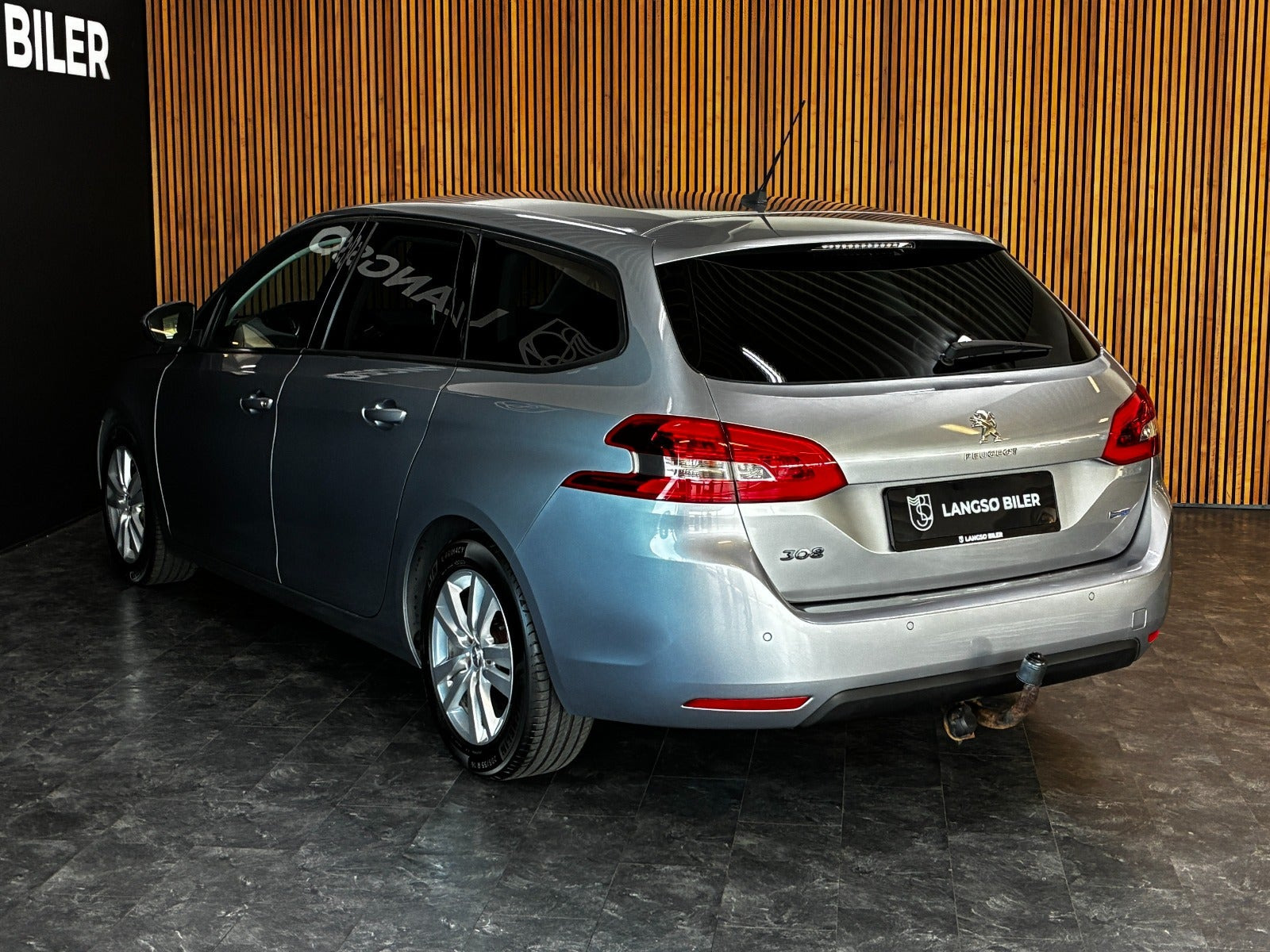 Sølv Peugeot 308 fra 2017
