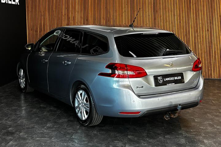 Sølv Peugeot 308 fra 2017