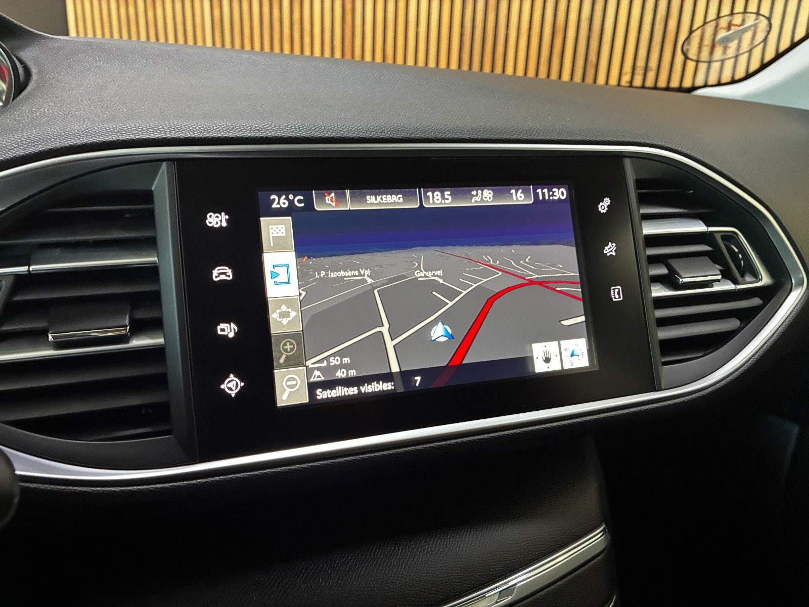 Sølv Peugeot 308 fra 2017