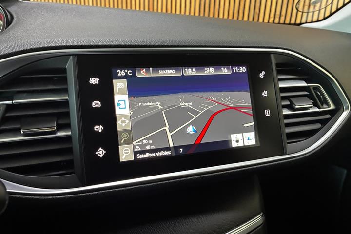 Sølv Peugeot 308 fra 2017