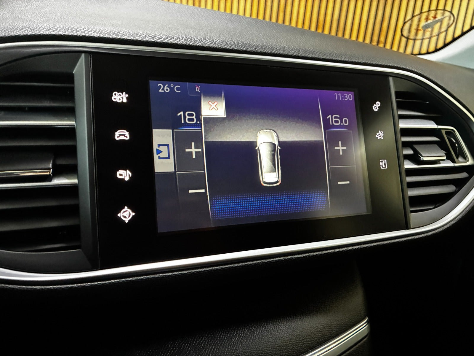 Sølv Peugeot 308 fra 2017