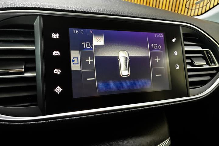 Sølv Peugeot 308 fra 2017