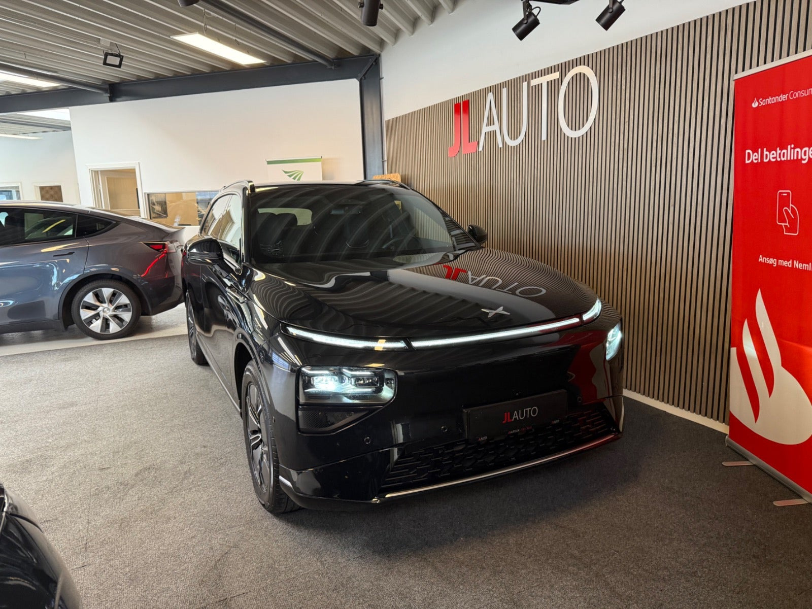 Sort Xpeng G9 fra 2024