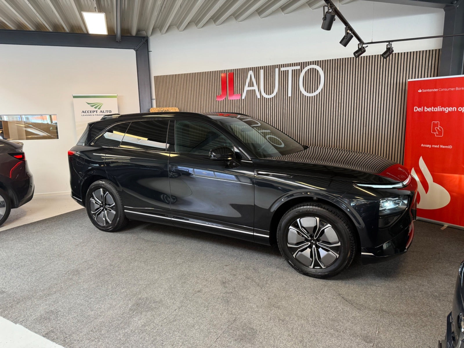 Sort Xpeng G9 fra 2024