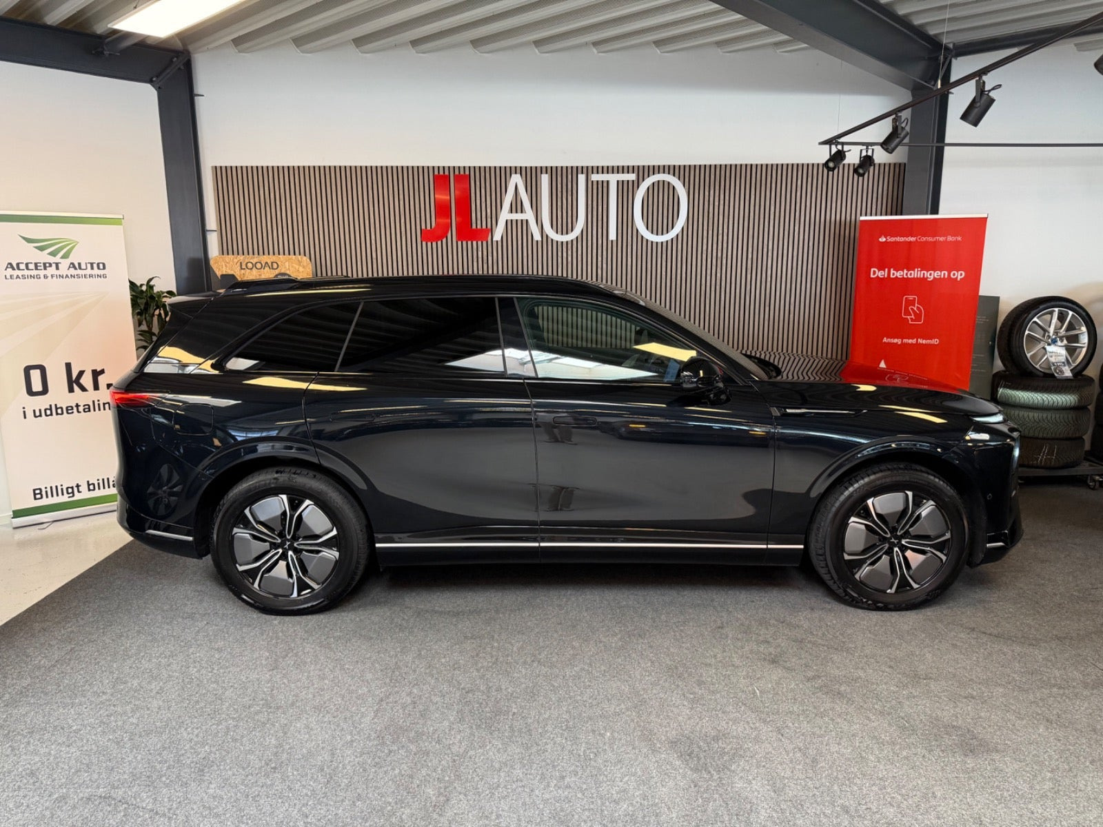 Sort Xpeng G9 fra 2024