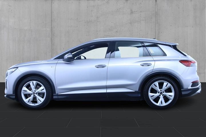 Sølv Audi Q4 e-tron fra 2021