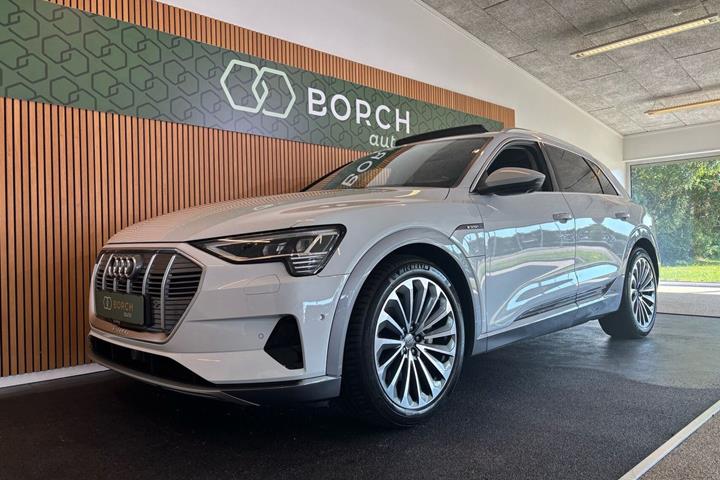 Hvid Audi e-tron fra 2019