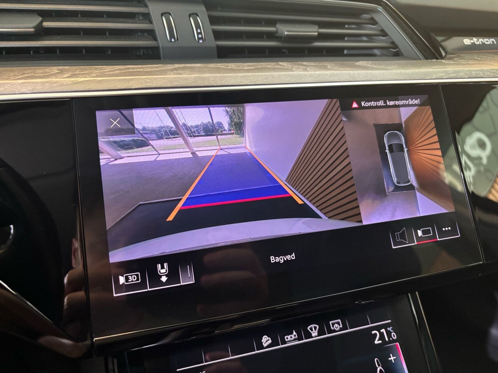 Hvid Audi e-tron fra 2019