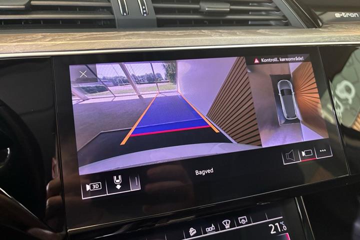 Hvid Audi e-tron fra 2019