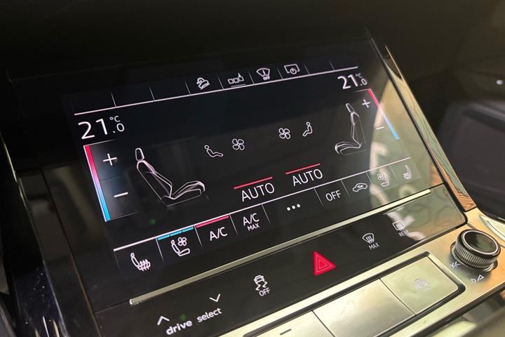 Hvid Audi e-tron fra 2019