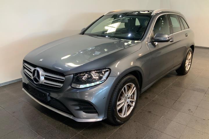 Grå Mercedes GLC220 d fra 2016 set udefra