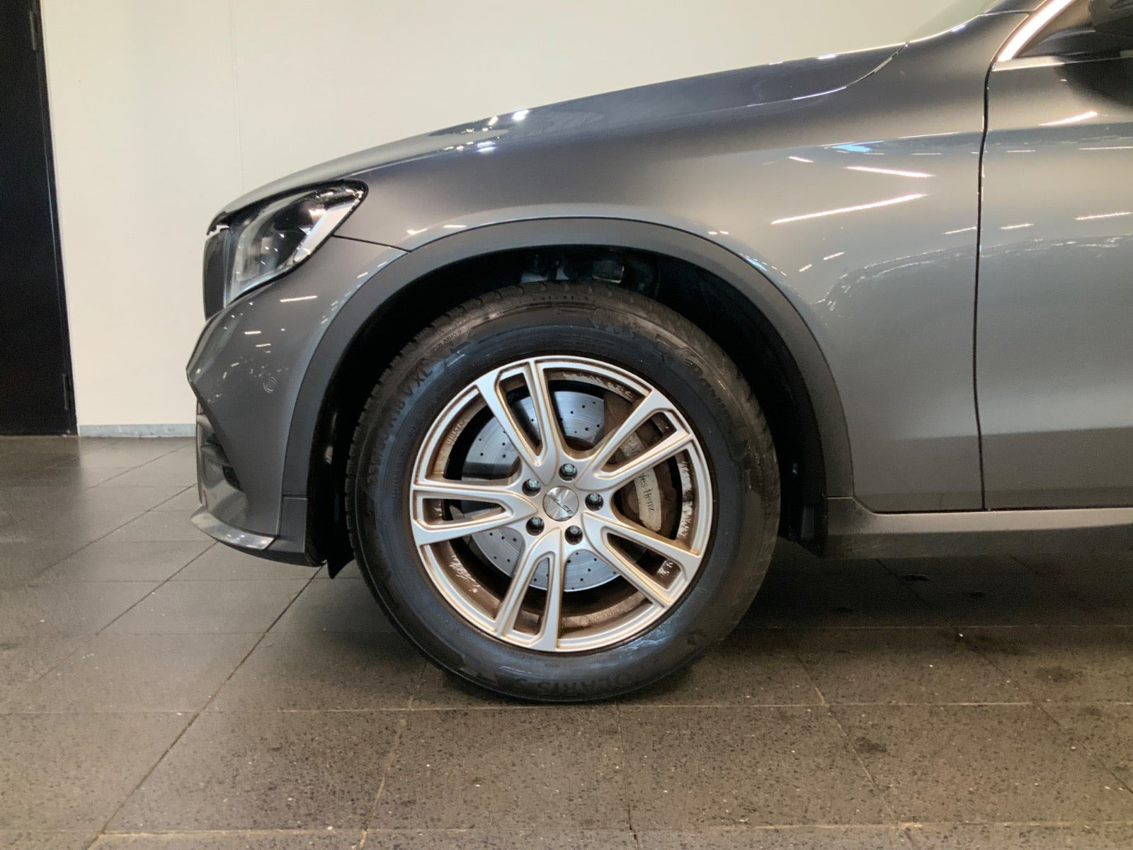 Grå Mercedes GLC220 d fra 2016
