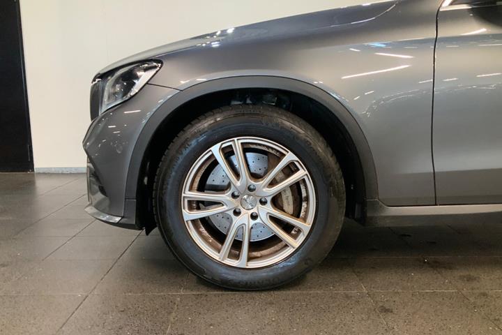 Grå Mercedes GLC220 d fra 2016
