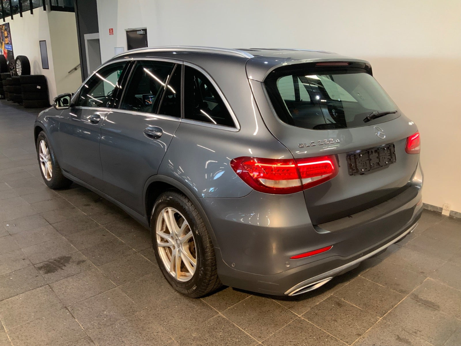 Grå Mercedes GLC220 d fra 2016