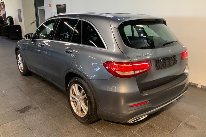 Grå Mercedes GLC220 d fra 2016