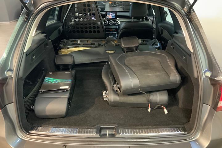 Grå Mercedes GLC220 d fra 2016