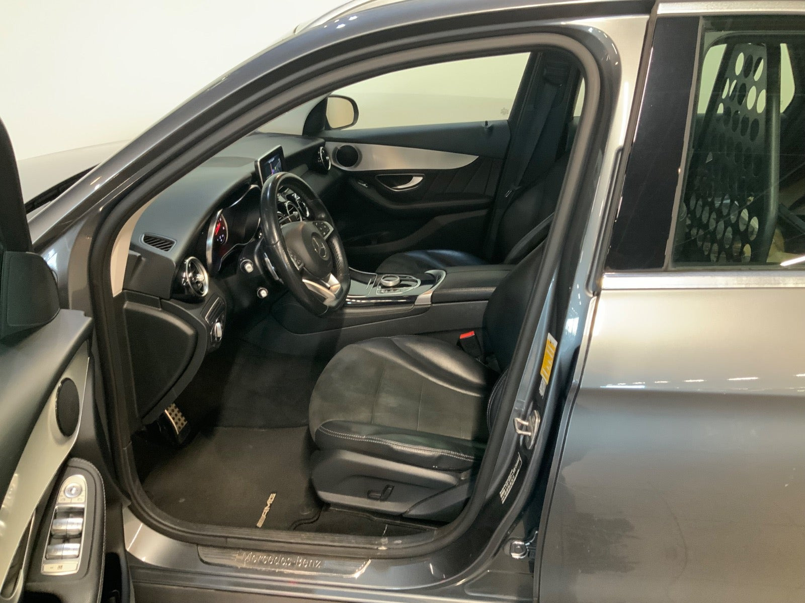 Grå Mercedes GLC220 d fra 2016