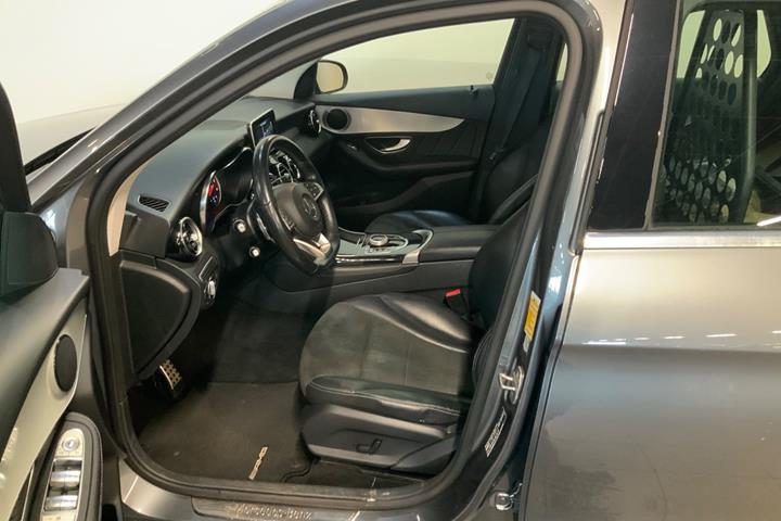 Grå Mercedes GLC220 d fra 2016