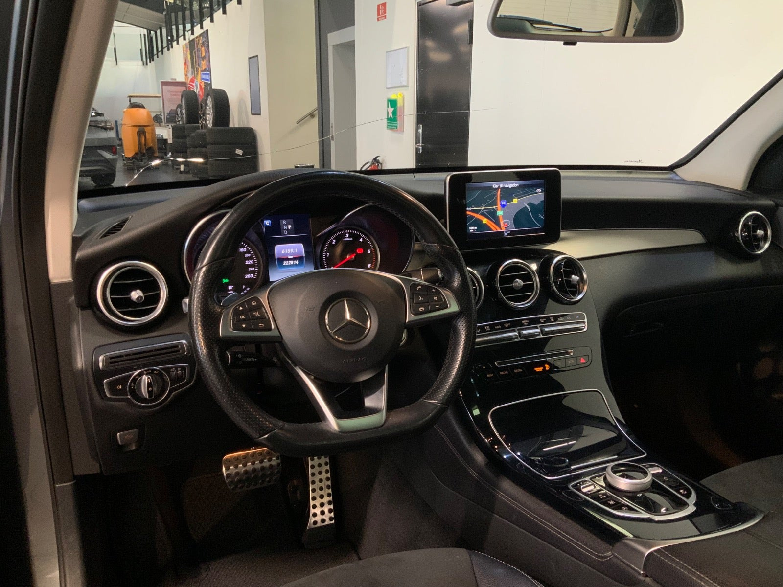 Grå Mercedes GLC220 d fra 2016