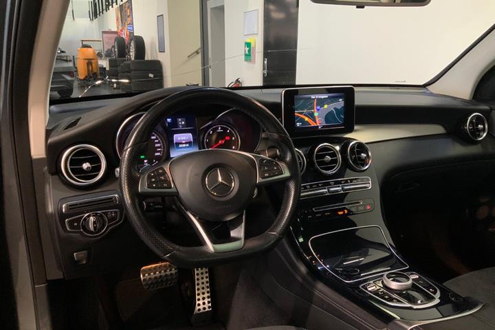 Grå Mercedes GLC220 d fra 2016
