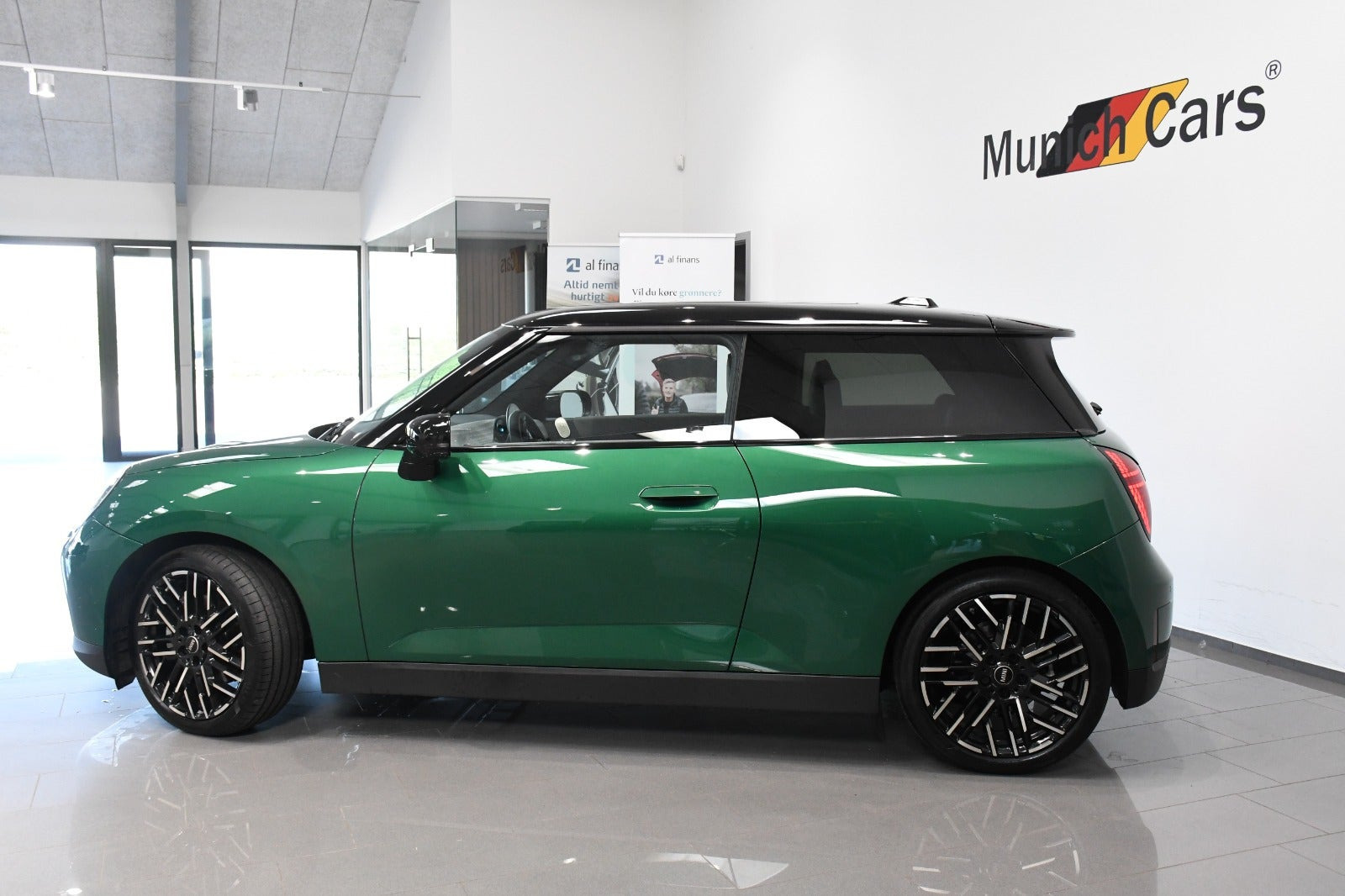 Grøn Mini Cooper E fra 2025