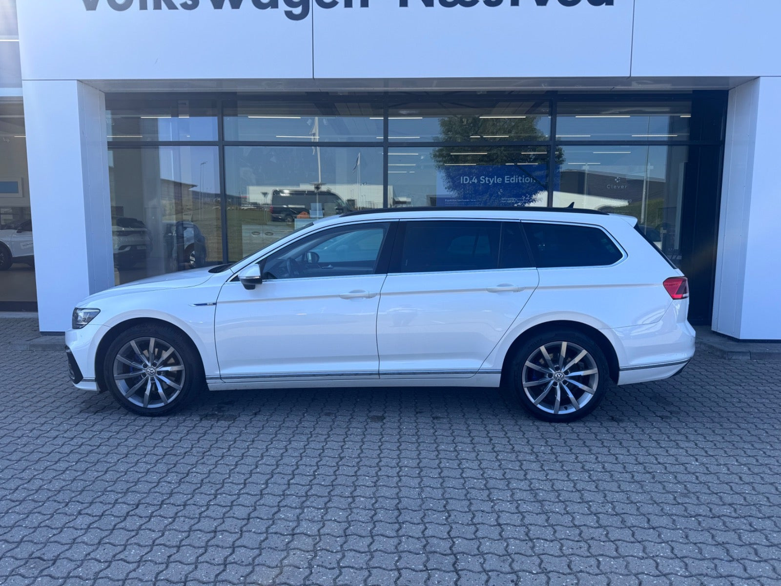 Hvid VW Passat fra 2020