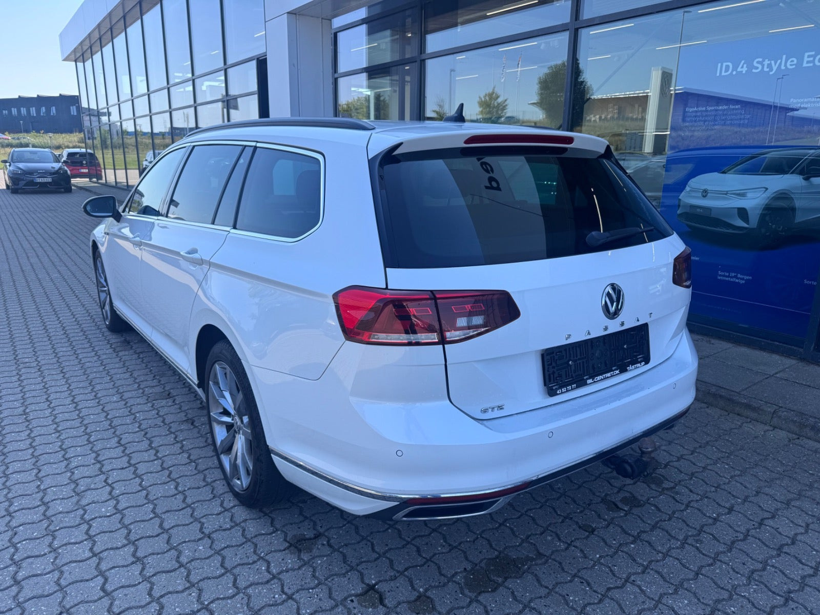 Hvid VW Passat fra 2020