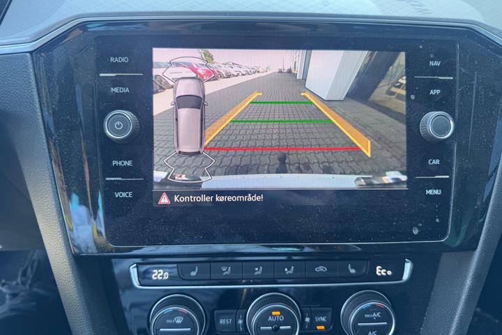 Hvid VW Passat fra 2020