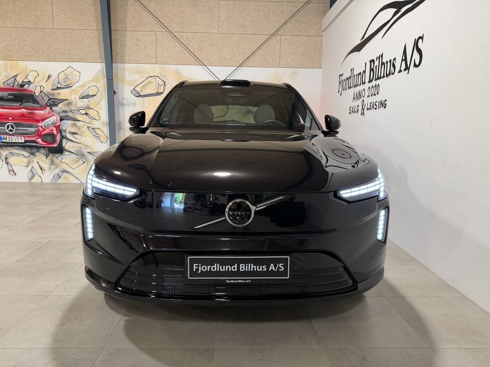 Sort Volvo EX90 fra 2025