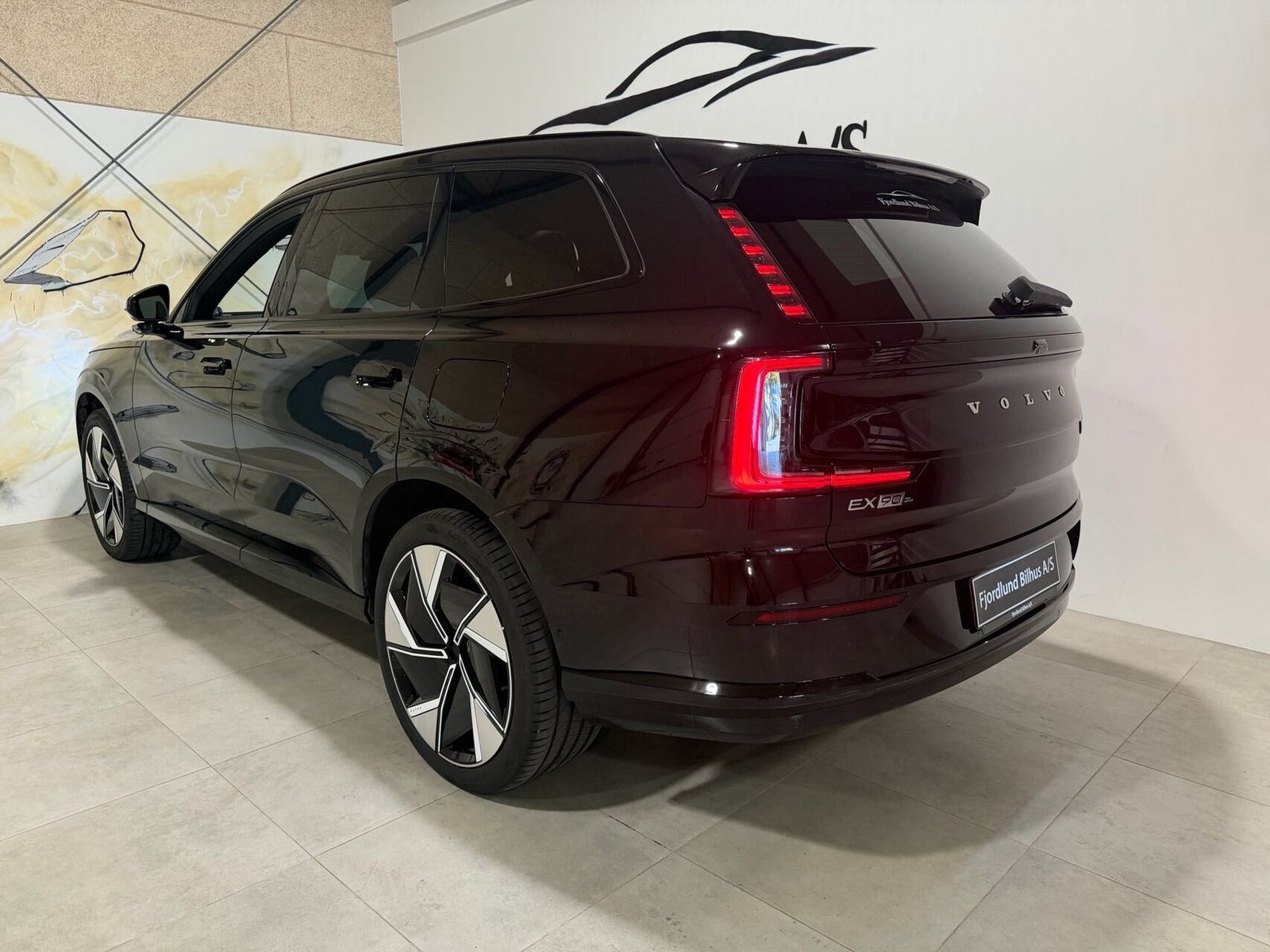 Sort Volvo EX90 fra 2025