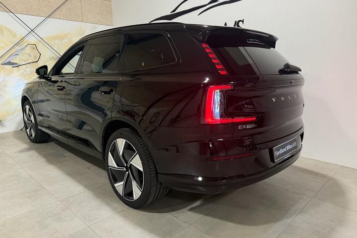 Sort Volvo EX90 fra 2025