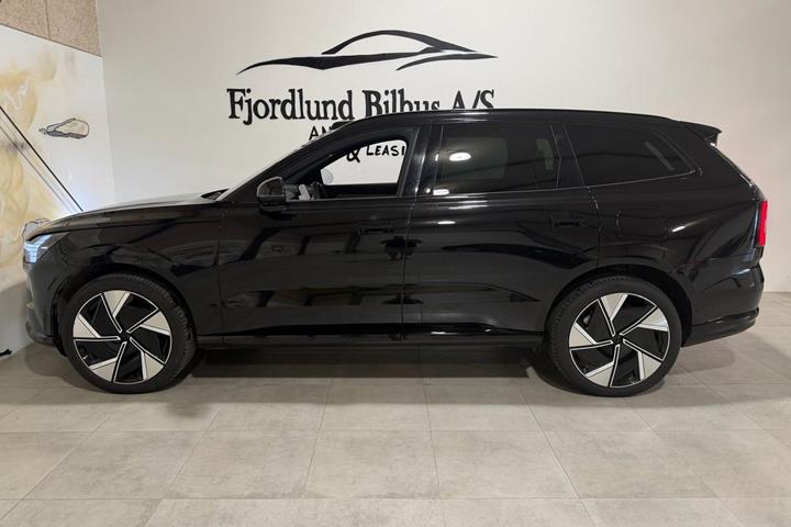 Sort Volvo EX90 fra 2025