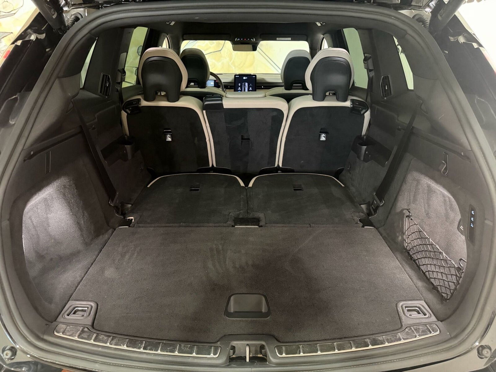 Sort Volvo EX90 fra 2025